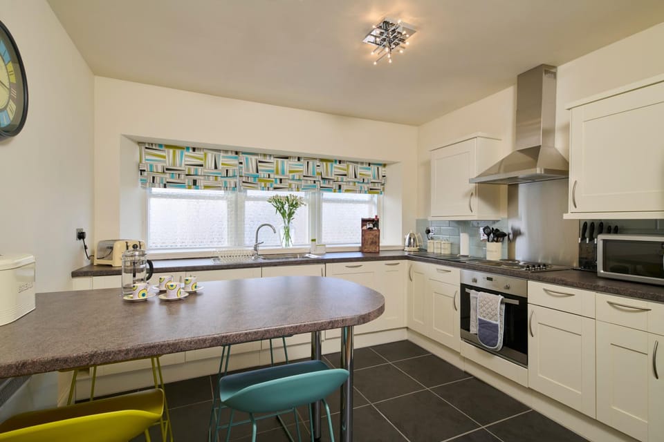 Dining area, dishwasher, minibar, toaster, washing machine, kitchen