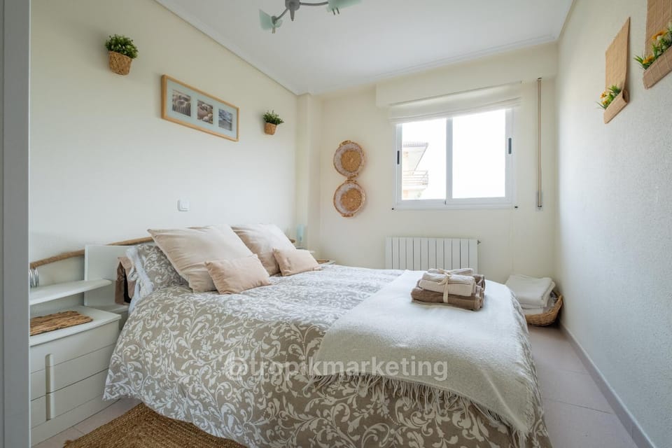 Bed, Photo of the whole room, Bedroom, internet, towels