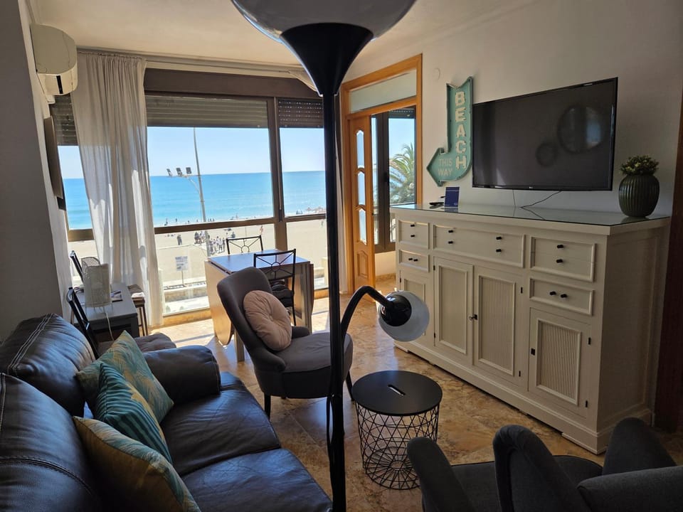 Sunbeach Malagueta Apartment in Malaga
