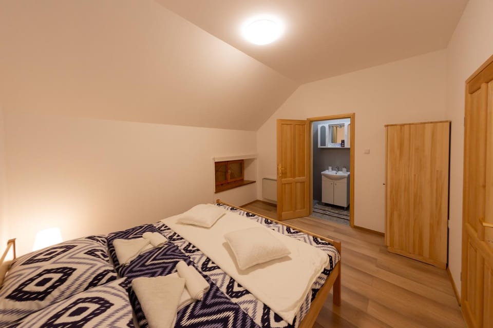 Bed, Bedroom, towels, wardrobe