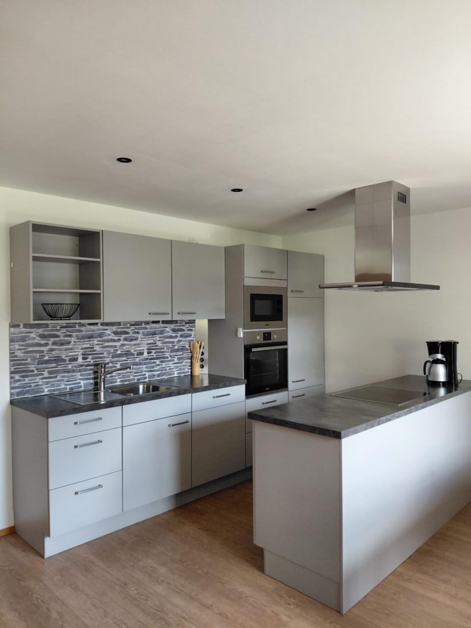 Kitchen or kitchenette, dishwasher, oven, pet friendly, stove