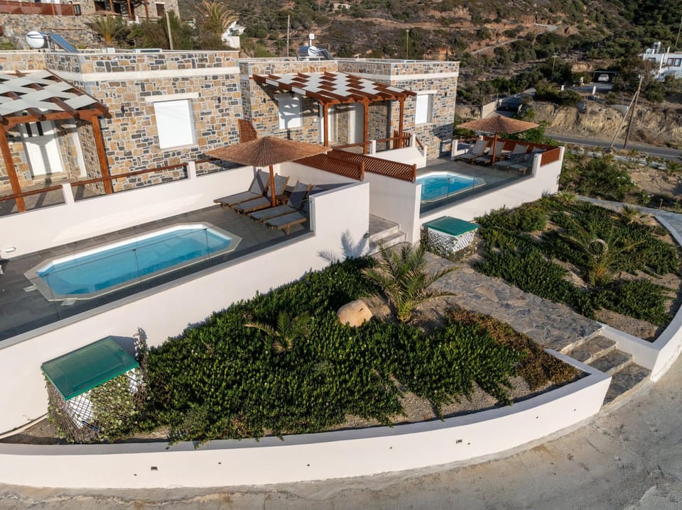 Property building, Pool view, Swimming pool, sunbed