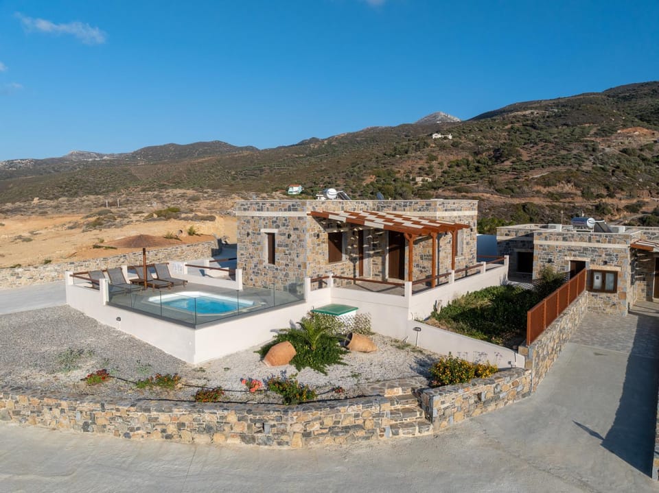 Natural landscape, Mountain view, Pool view, Swimming pool, sunbed