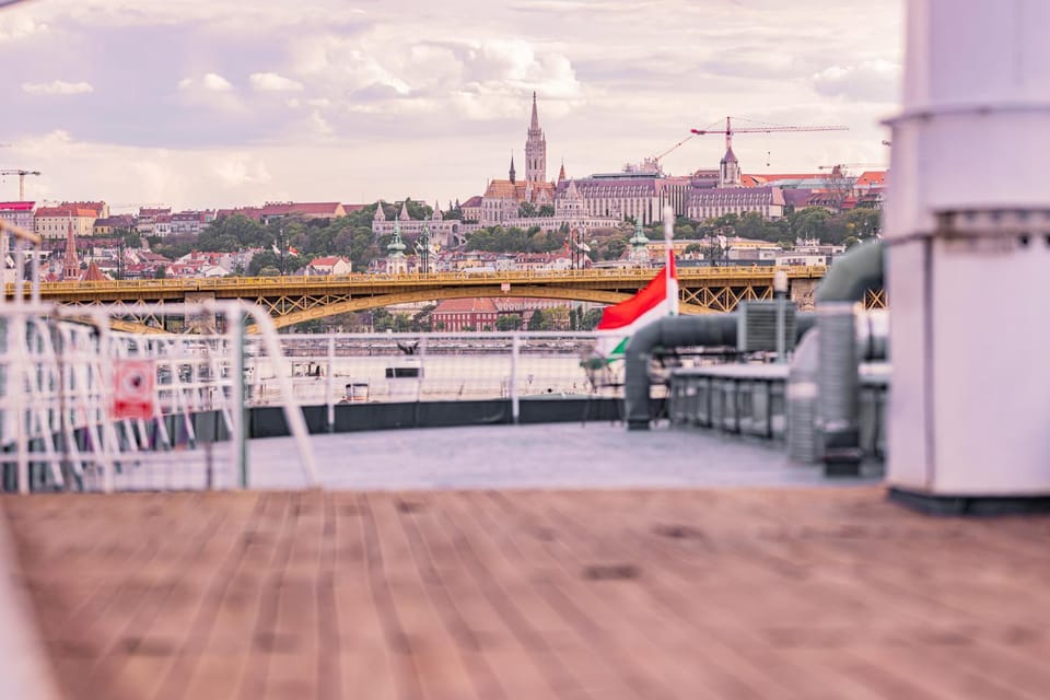 Property building, Day, View (from property/room), Balcony/Terrace, City view, River view