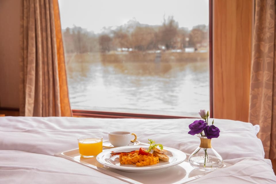 Bed, View (from property/room), Food and drinks, Food, River view, Breakfast, Continental breakfast, English/Irish breakfast, Drinks, Non alcoholic drinks
