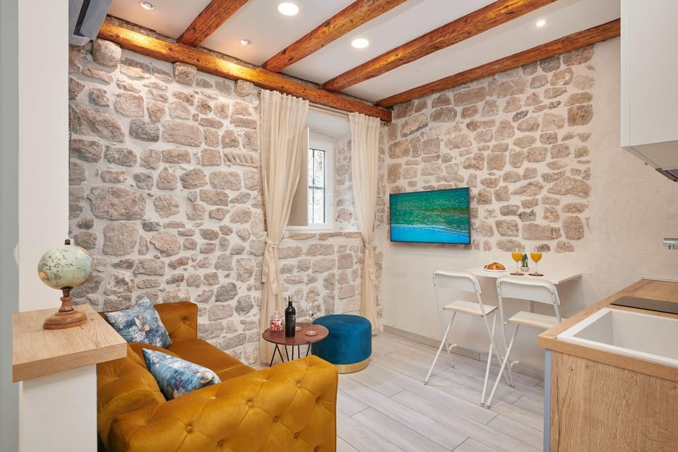 Communal lounge/ TV room, TV and multimedia, Living room, Seating area