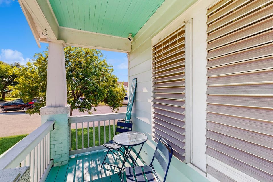 Sea Glass Cottage House in Galveston Island