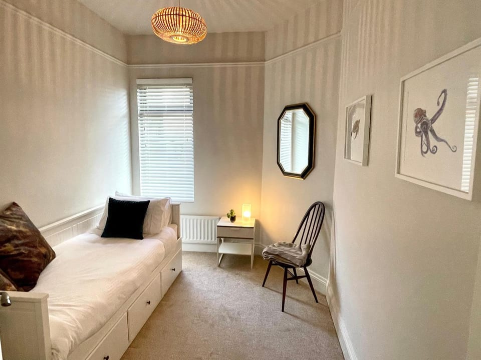 Living room, Bedroom