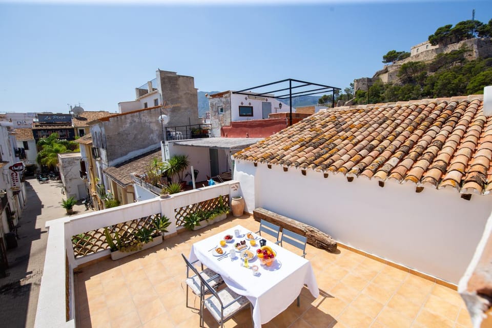 Neighbourhood, Balcony/Terrace