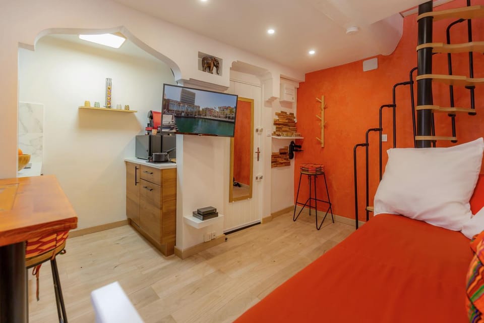 Communal lounge/ TV room