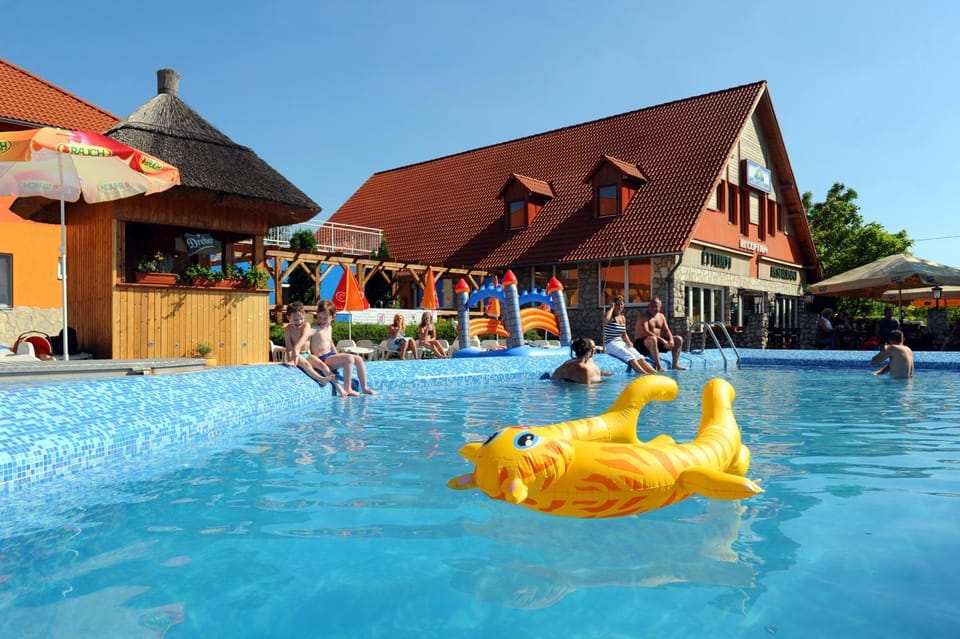Swimming pool, Swimming pool