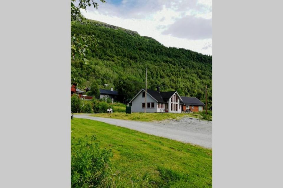 Casa Kleiv i Sogndalsdalen House in Vestland