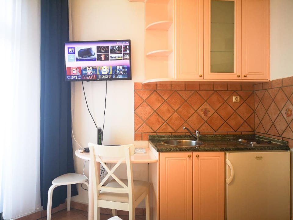 TV and multimedia, Kitchen or kitchenette, stove
