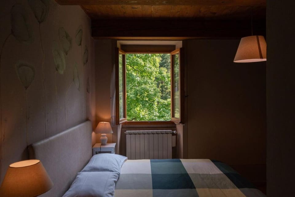 Eremo Montemezzano Farm Stay in Tuscany