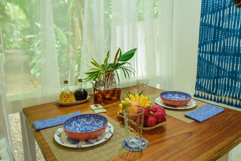 Food and drinks, Dining area