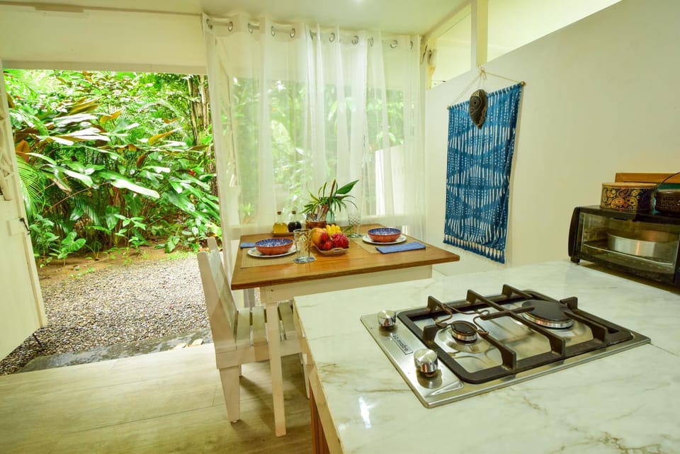 Garden, Dining area, Food, Garden view