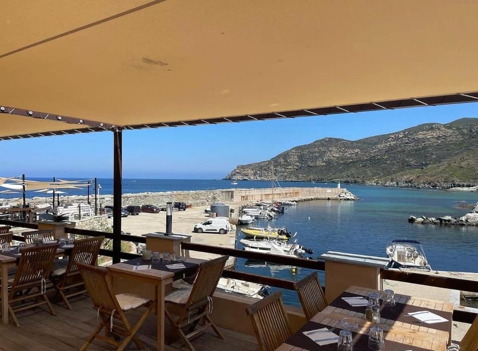 Restaurant/places to eat, Sea view