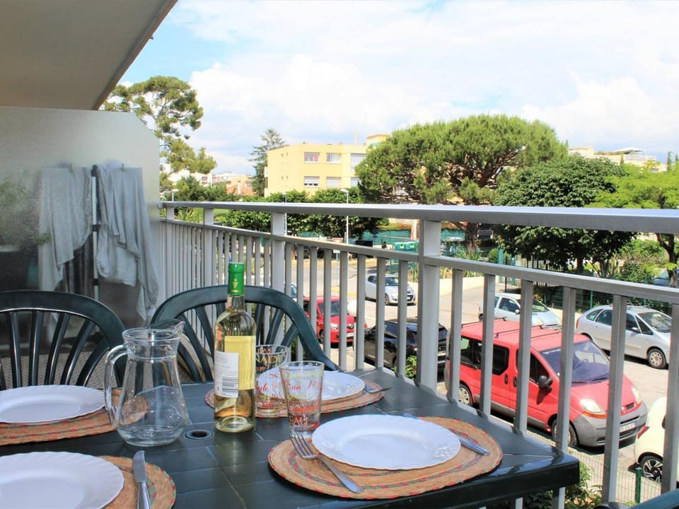 Studio Cosy avec Terrasse et Parking, à 30m de la Mer, Cagnes-sur-Mer - FR-1-252A-56 Apartment in Cagnes-sur-Mer