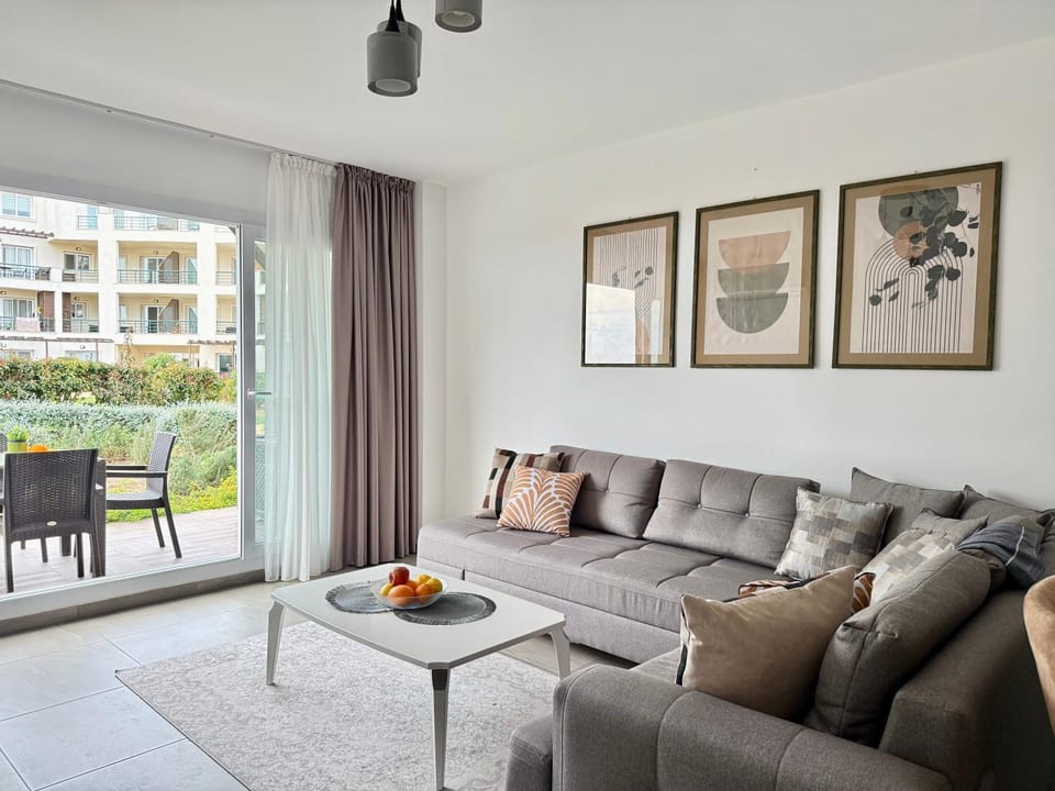 View (from property/room), Living room, Seating area