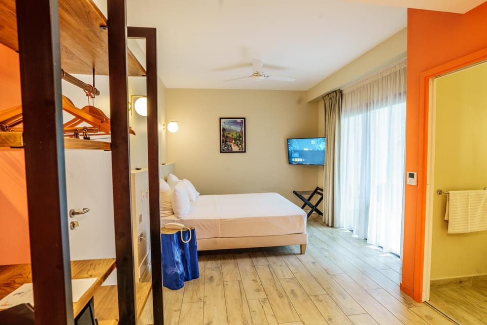 Photo of the whole room, Bedroom, Garden view