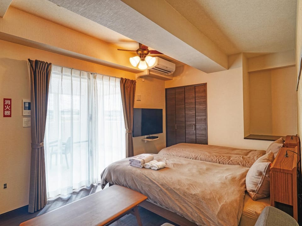 Bed, TV and multimedia, Photo of the whole room, air conditioner