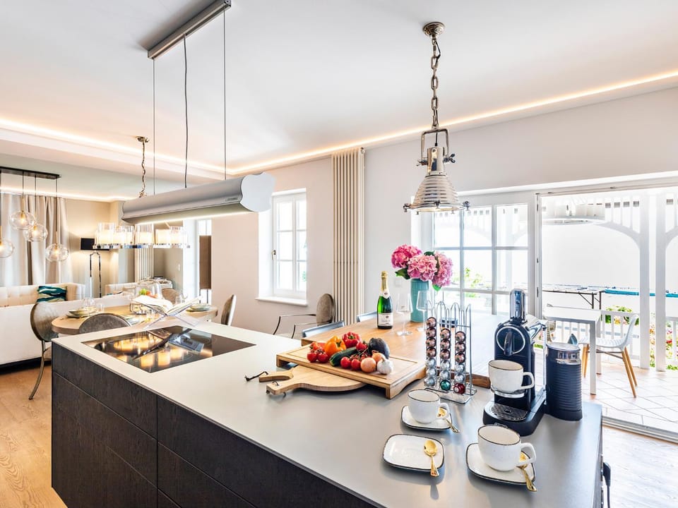 Kitchen or kitchenette, Living room