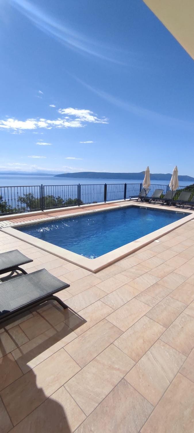 Patio, Day, Natural landscape, View (from property/room), Pool view, Sea view, Swimming pool, sunbed