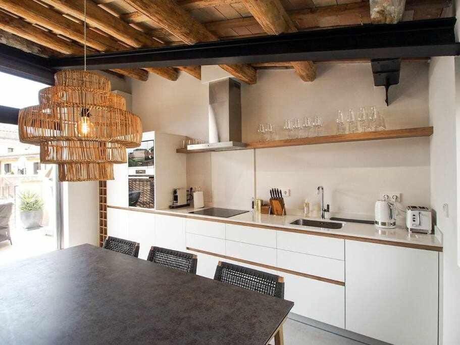 Velo Vern 3- Luxury penthouse w views of city wall Apartment in Girona