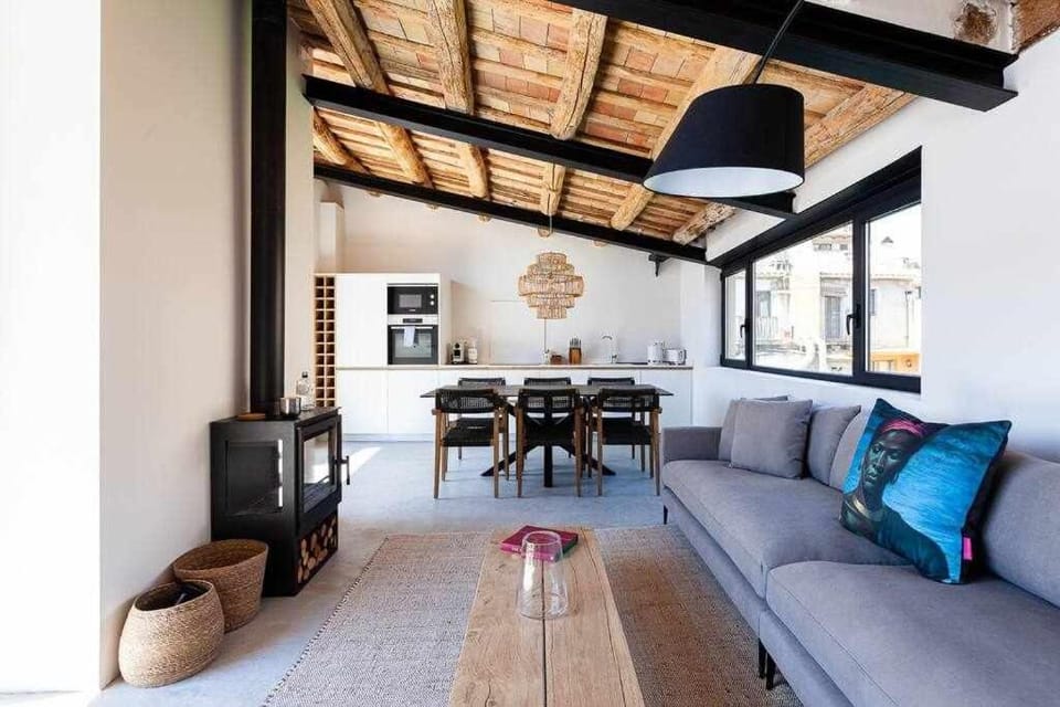 Velo Vern 3- Luxury penthouse w views of city wall Apartment in Girona