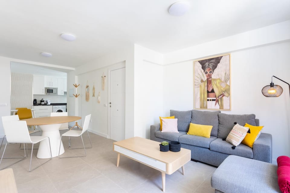 TV and multimedia, Living room, Seating area, Dining area