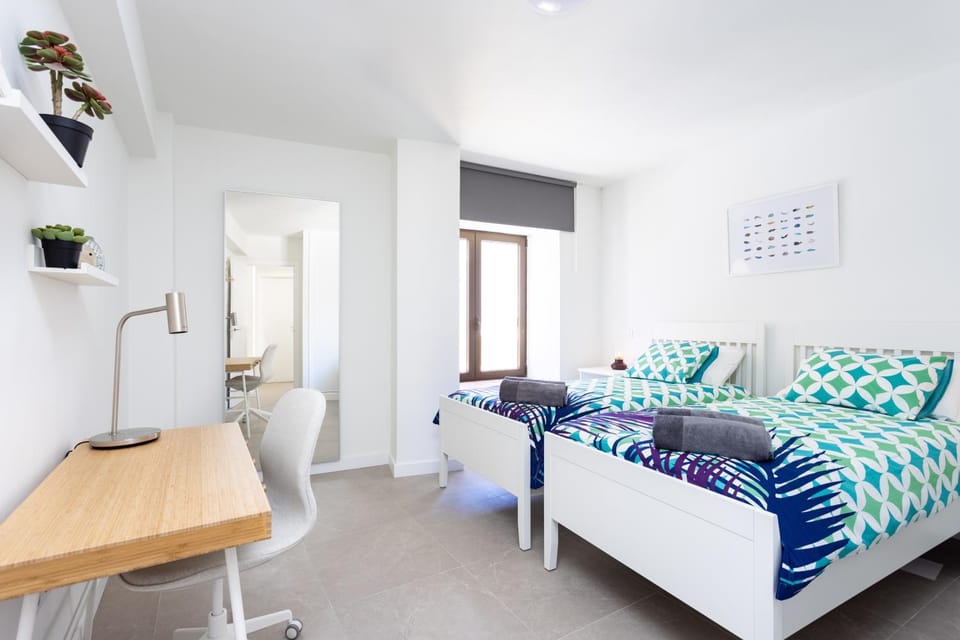 Bed, Seating area, Bedroom