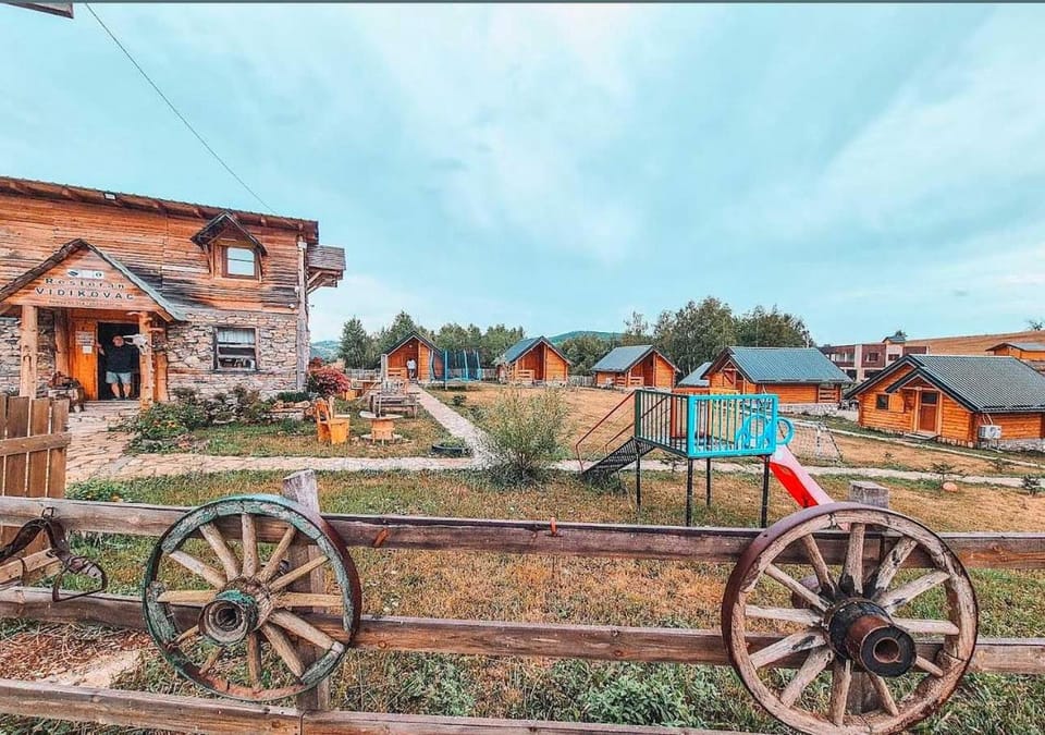 Property building, Restaurant/places to eat, Inner courtyard view