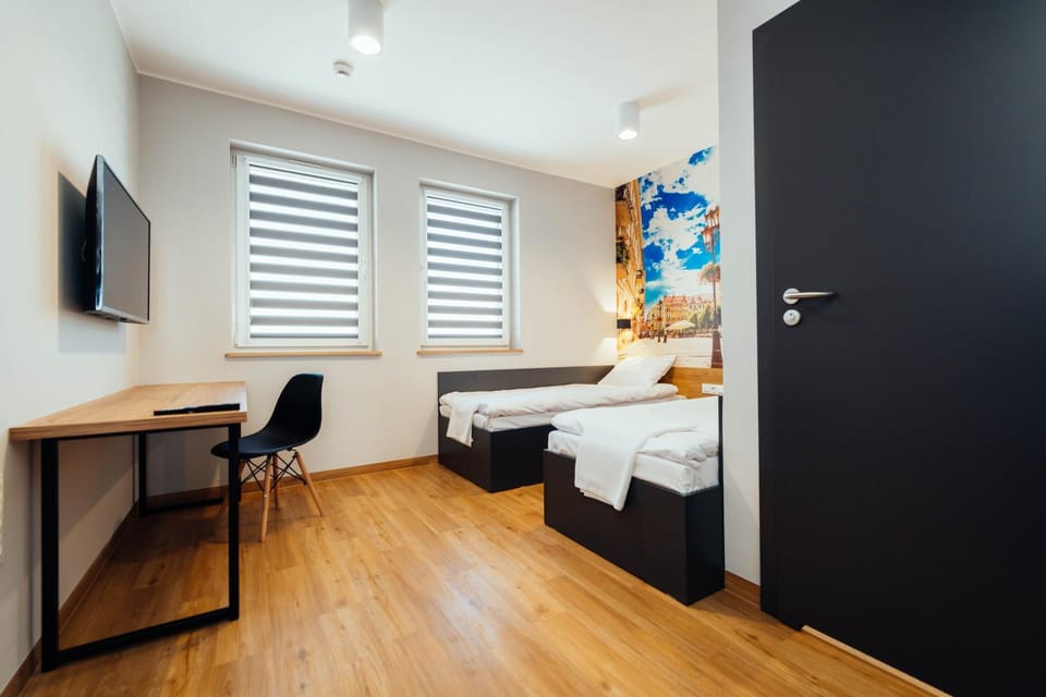 Bed, TV and multimedia, Photo of the whole room, Bedroom, hair dresser