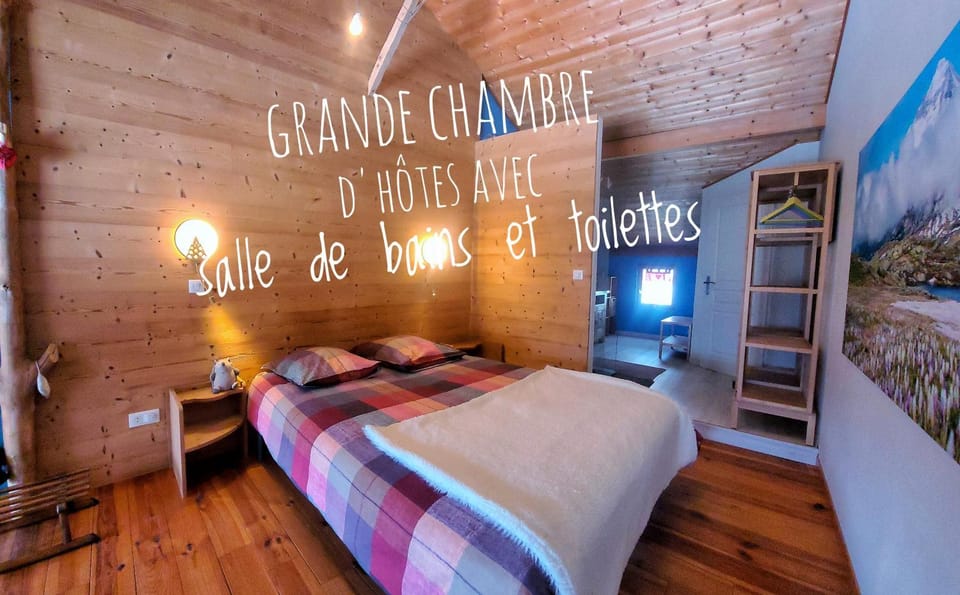 Chambre d'hôtes à la Chèvrerie de Saint Michel Bed and Breakfast in Auvergne-Rhône-Alpes