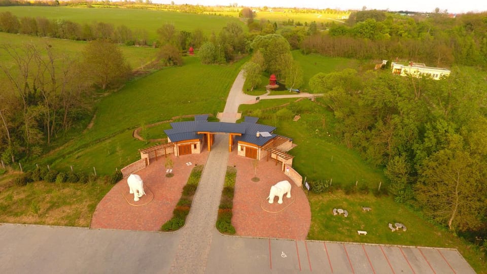 Nearby landmark, Neighbourhood, Natural landscape