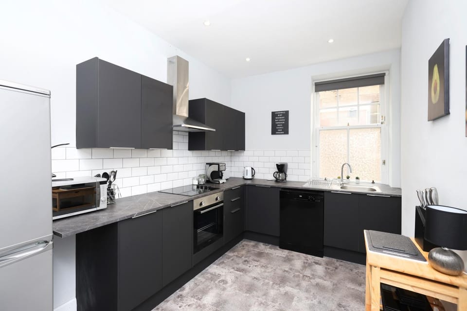 Kitchen or kitchenette, Communal kitchen