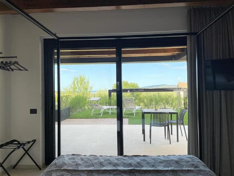 Bed, Balcony/Terrace, Bedroom, Garden view