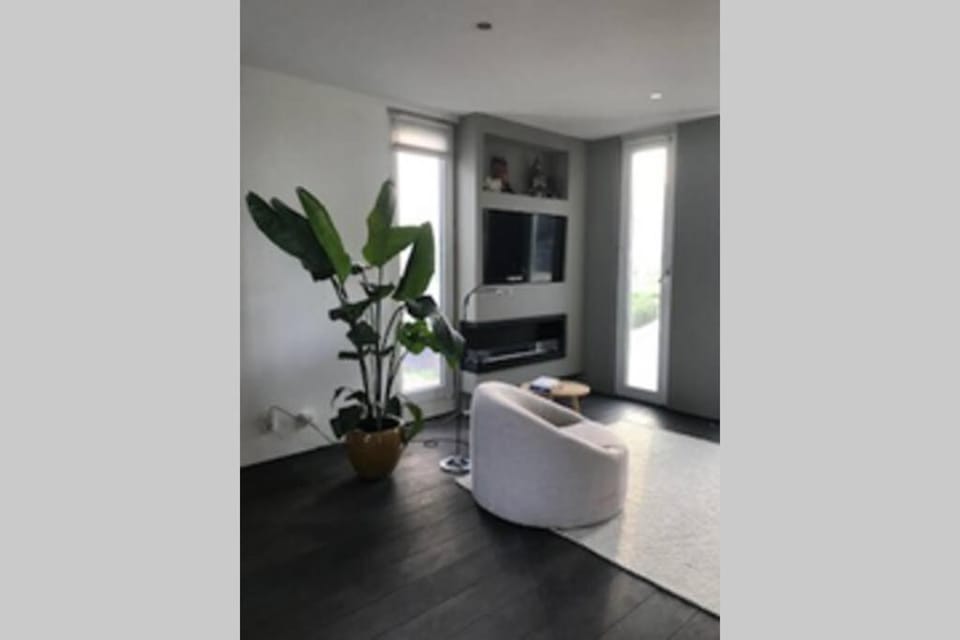 Large and cosy house on the water: free Parking House in Amsterdam