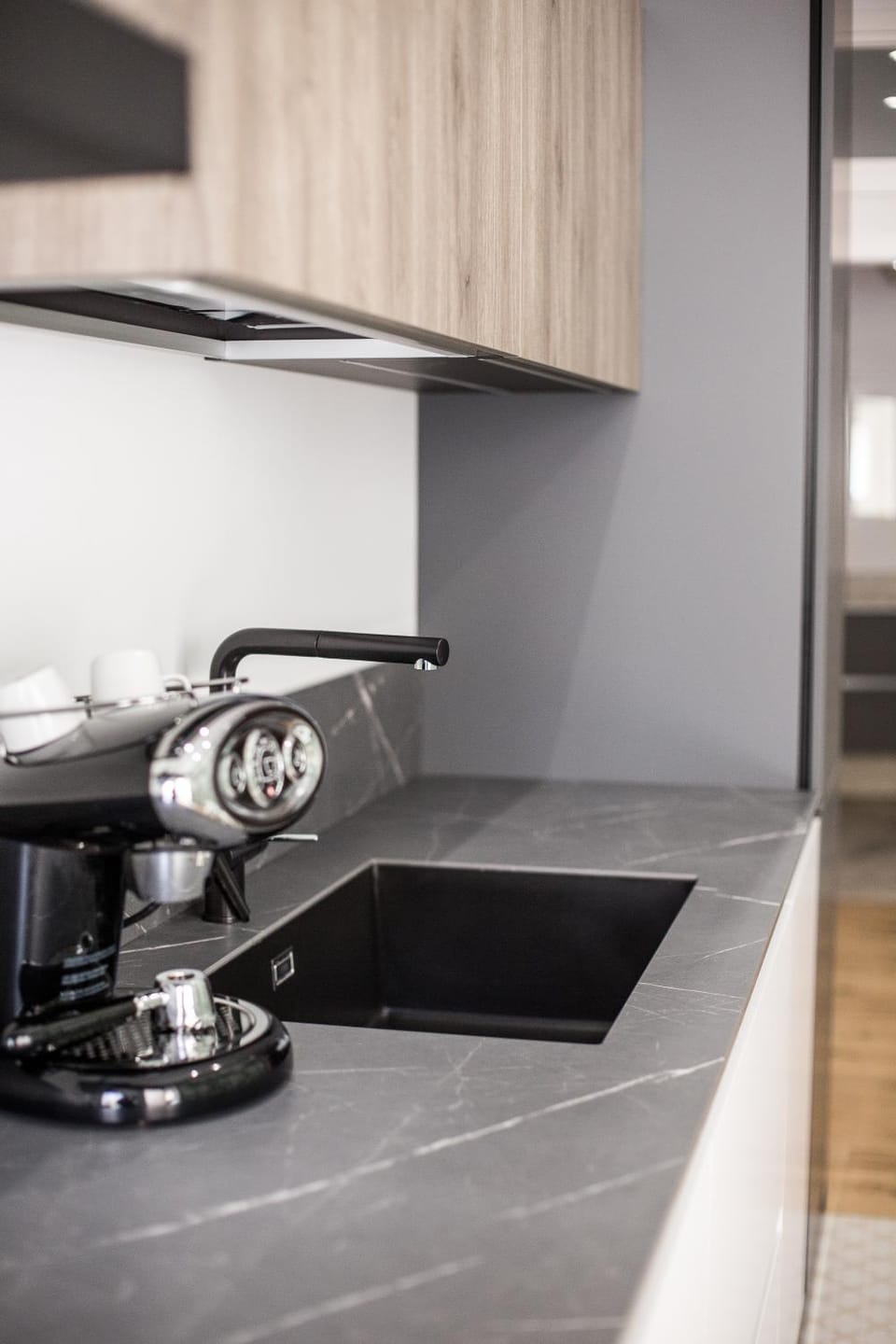 Coffee/tea facilities, Kitchen or kitchenette, stove