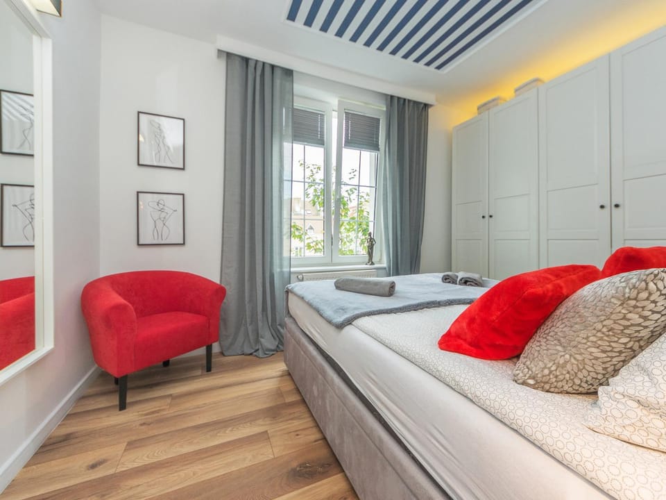 Bed, Photo of the whole room, Seating area, Bedroom