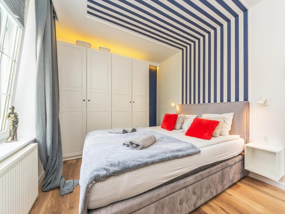 Bed, Photo of the whole room, Bedroom, towels, wardrobe