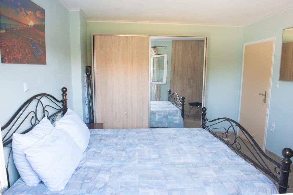 Bed, Bedroom, wardrobe