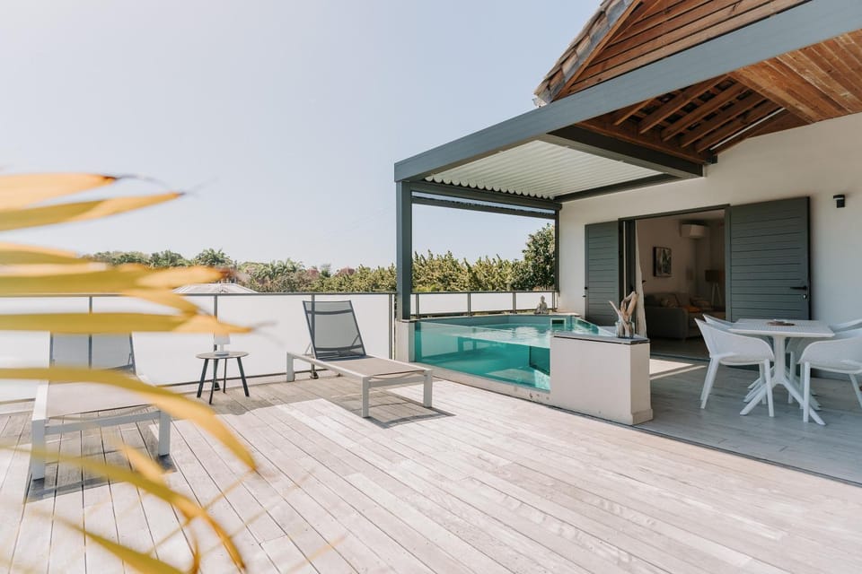 Patio, Day, Balcony/Terrace, Dining area, Pool view, Swimming pool, sunbed