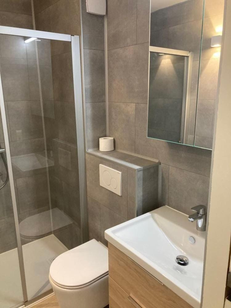 Shower, Toilet, Bathroom