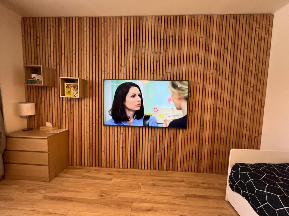 Communal lounge/ TV room, TV and multimedia, Living room