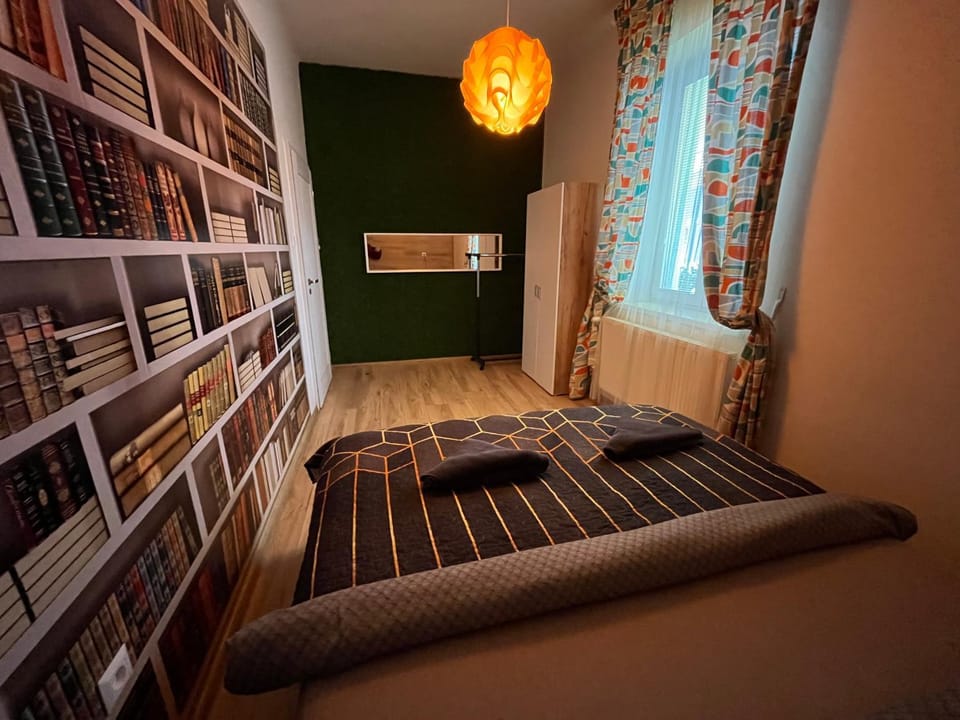 Photo of the whole room, Bedroom