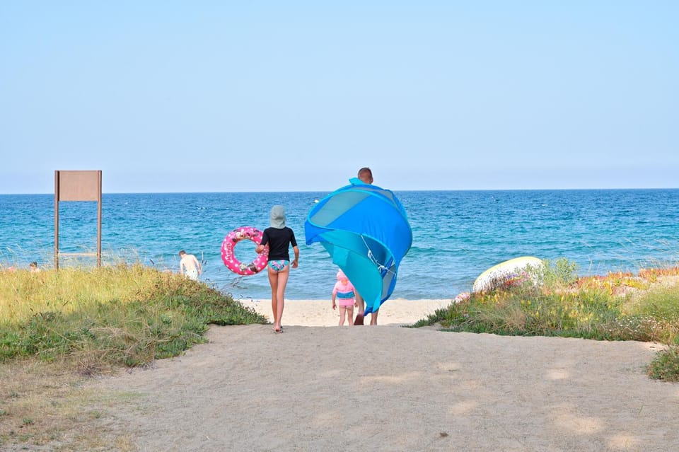 Beach, Sea view, group of guests
