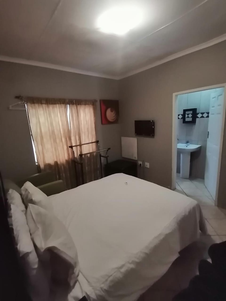 Bed, Photo of the whole room, Bedroom