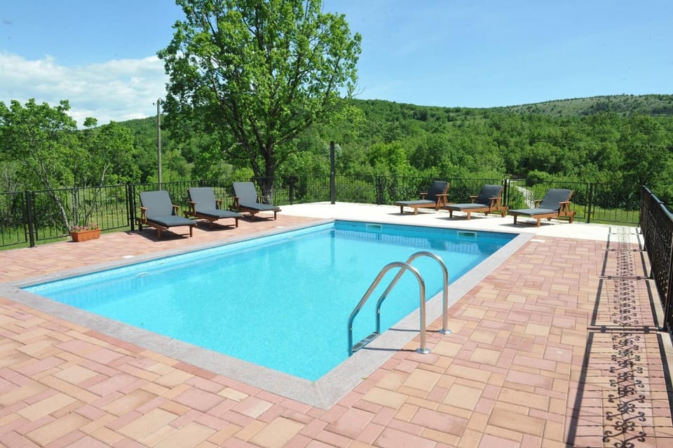Property building, Garden, Swimming pool