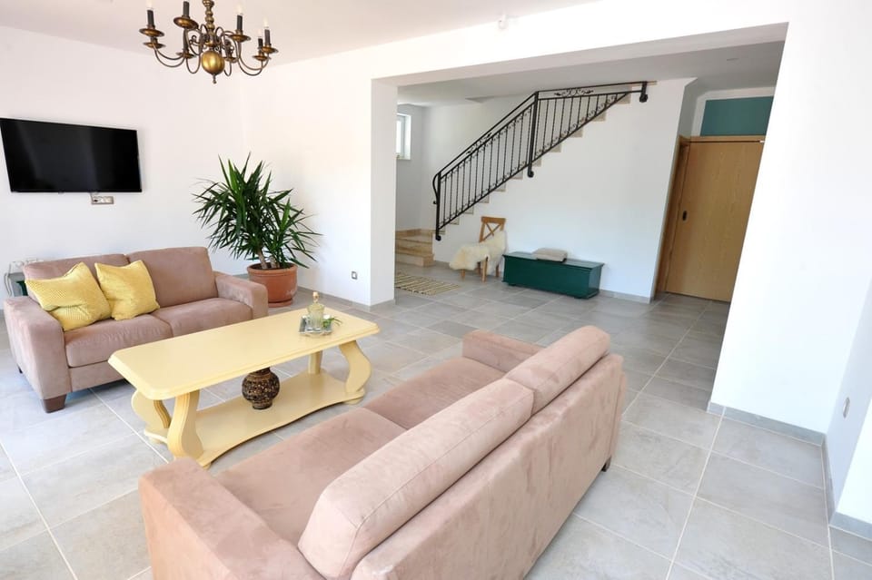 Villa Parta near Trilj, private pool Villa in Split-Dalmatia County